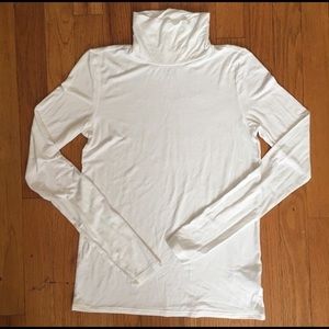 American Eagle white layering turtleneck shirt